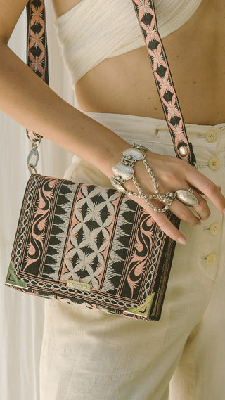 Gusi Crossbody Purse