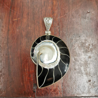 Handmade Shell & Silver Pendent (Black)