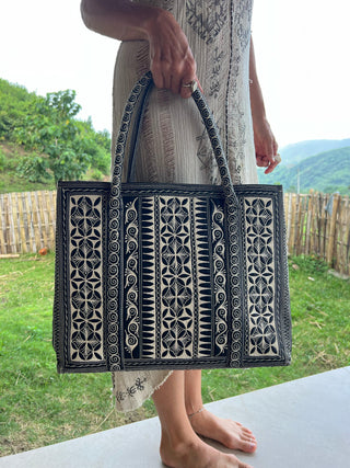 Hitam Travel Tote
